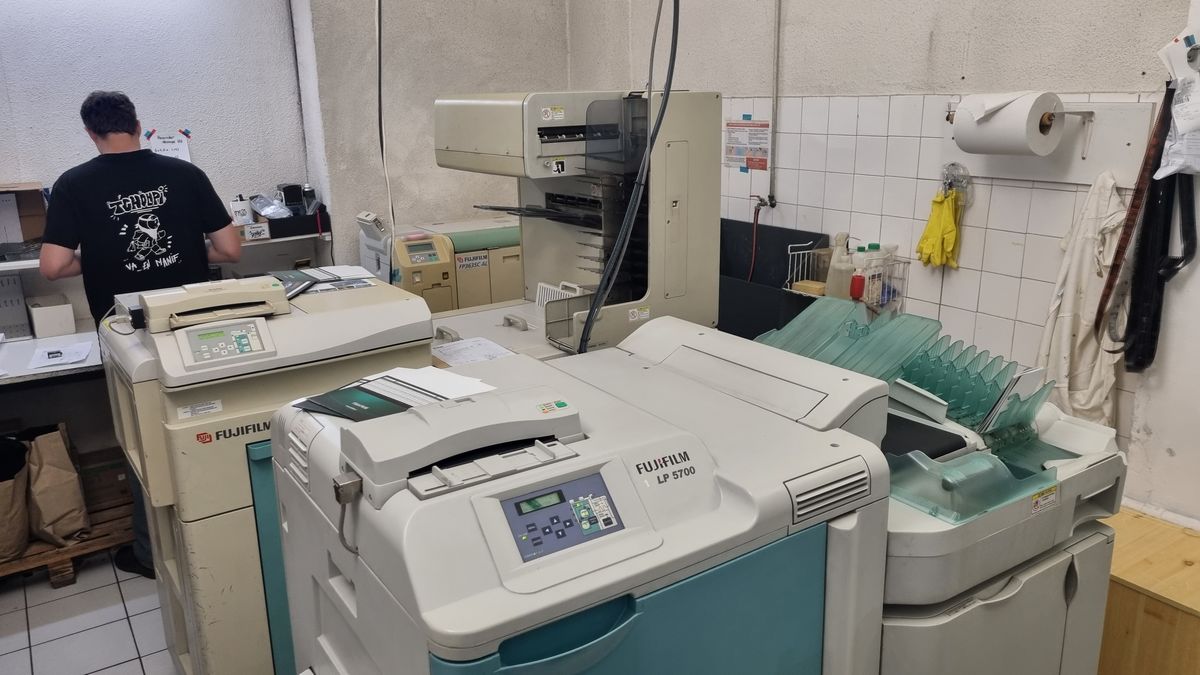 Numérisation et tirage Frontier au laboratoire Gris Souris