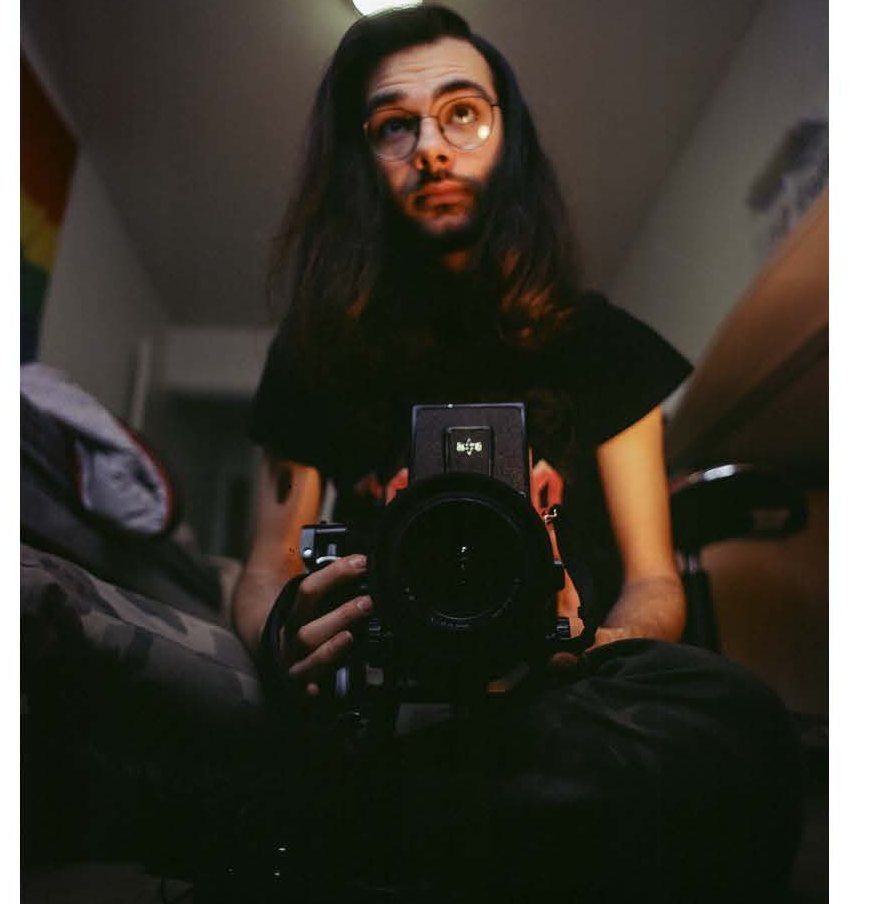 Autoportrait argentique du photographe Chatard au Mamiya RB67